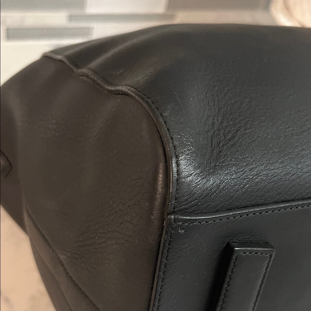 Givenchy Antigona Black Leather Satchel - large - Picture 6 of 13